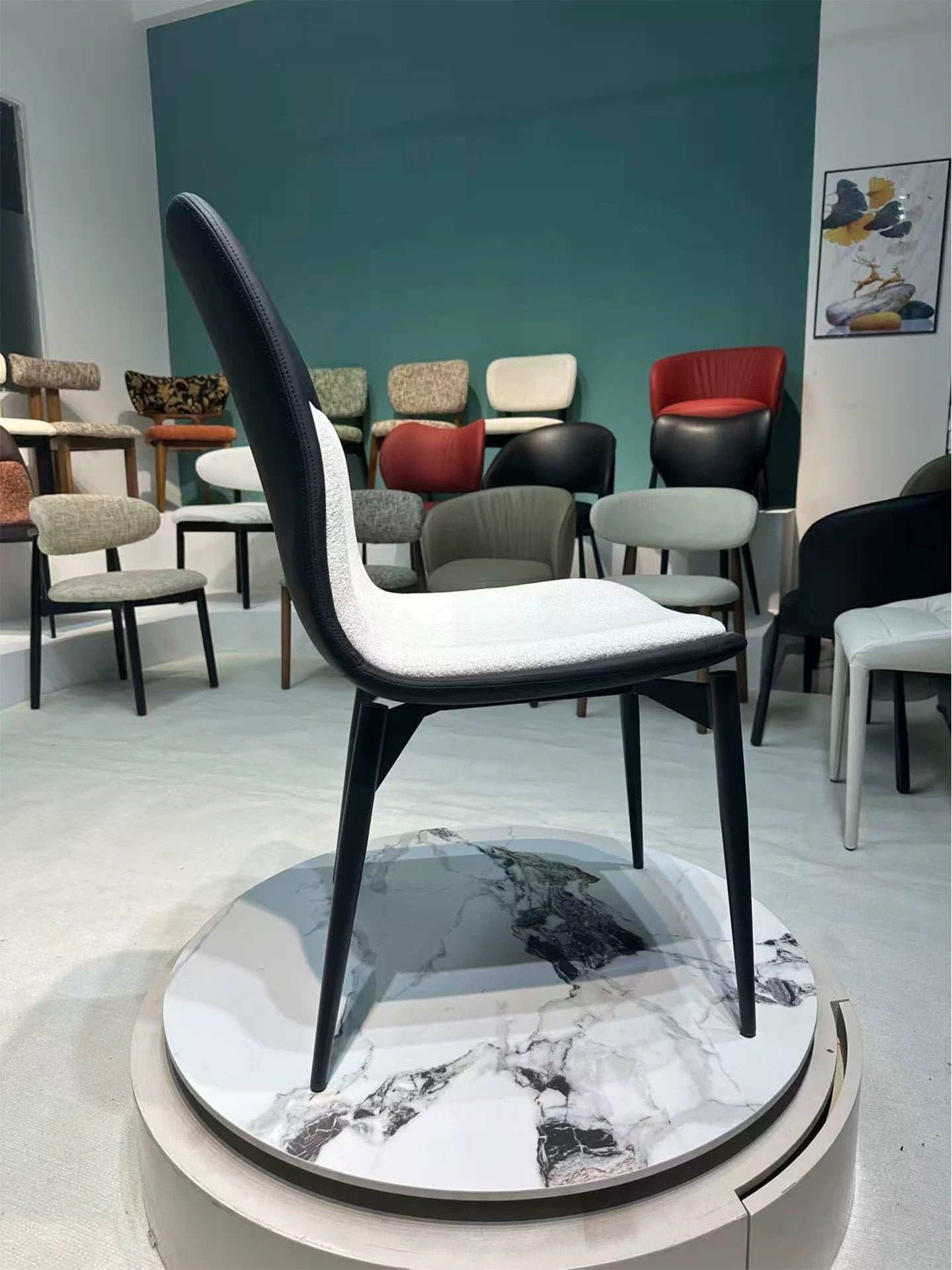 Italian-Style Minimalist Leather Leisure Chair